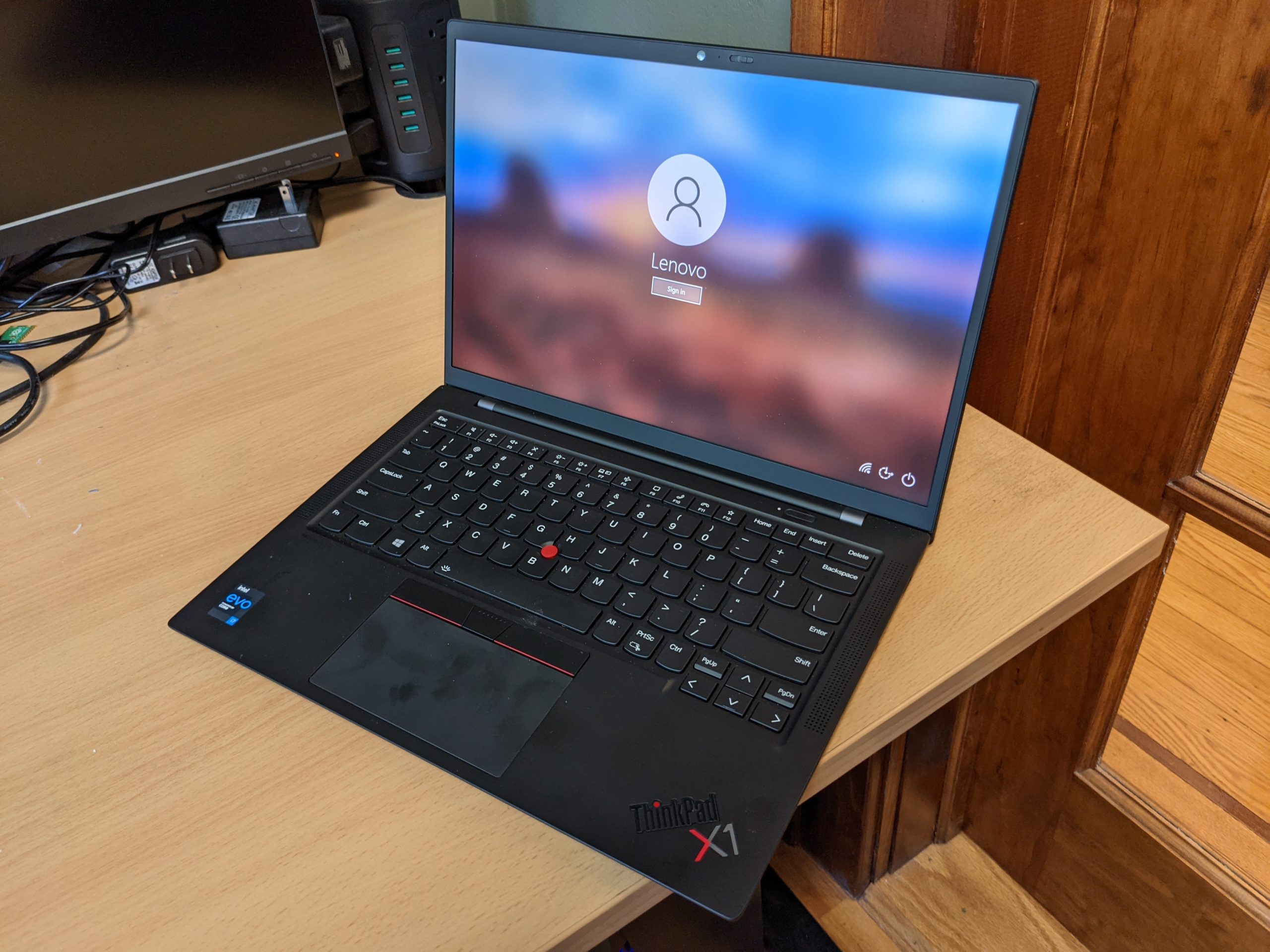 lenovo-thinkpad-x1-carbon-(gen-9)-review:-even-more-productivity-prowess