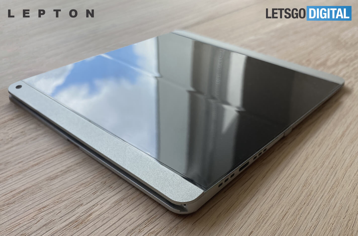 lepton-foldable-smartphones-are-invented-in-the-us