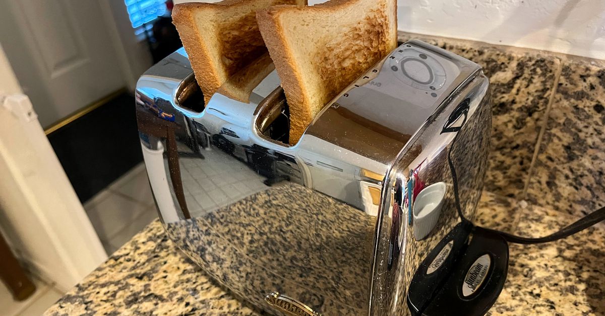 why-a-toaster-from-1949-is-still-smarter-than-any-sold-today