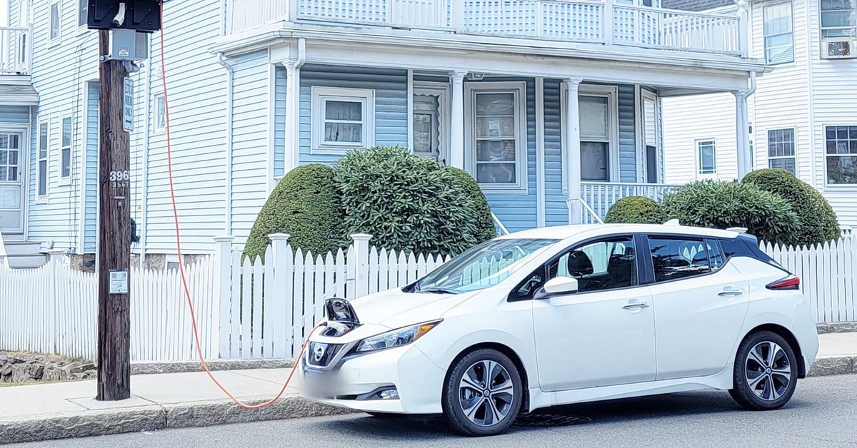these-pole-mounted-ev-chargers-let-down-their-joules