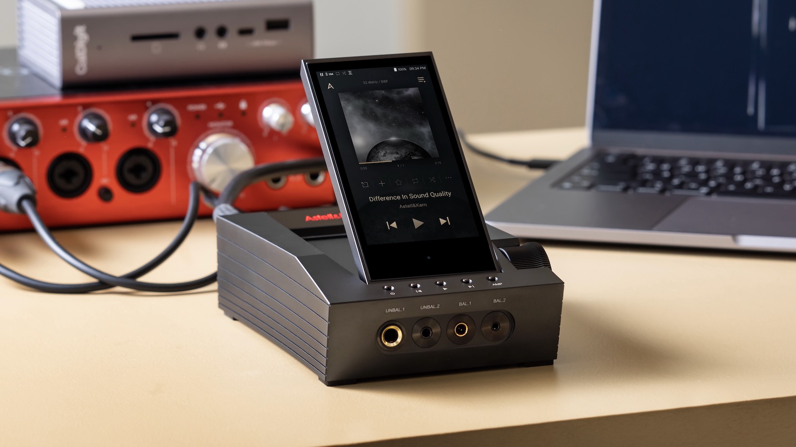 astell-&-kern’s-portable-desktop-audio-system-packs-in-new-dac-technology