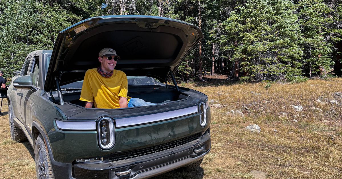 rivian’s-new-‘performance’-powertrain-lets-r1t-reservation-holders-keep-their-big-battery