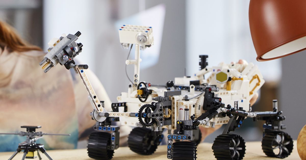 lego’s-mars-rover-perseverance-has-360-degree-steering-and-a-swinging-arm