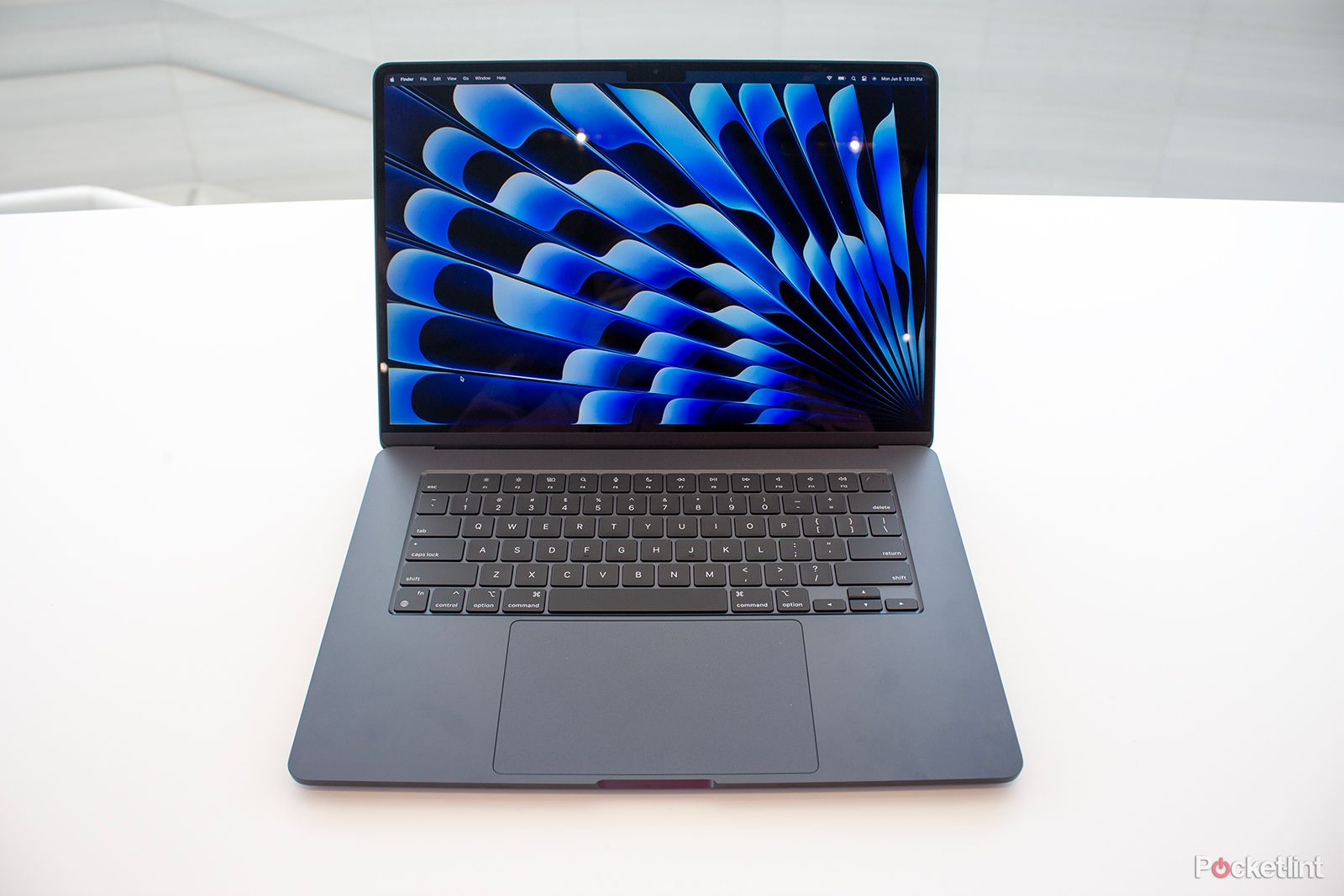 apple-macbook-air-15-inch-(m2,-2023)-hands-on:-is-bigger-better?