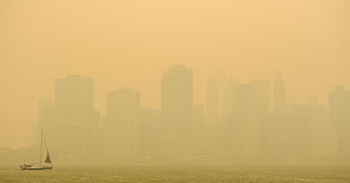 what-new-york-city-looked-like-stifled-in-wildfire-smoke