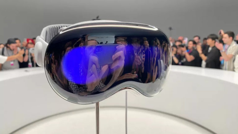 Apple's Vision Pro XR Headset Uses 90 Hz Micro-OLED Displays - Rondea