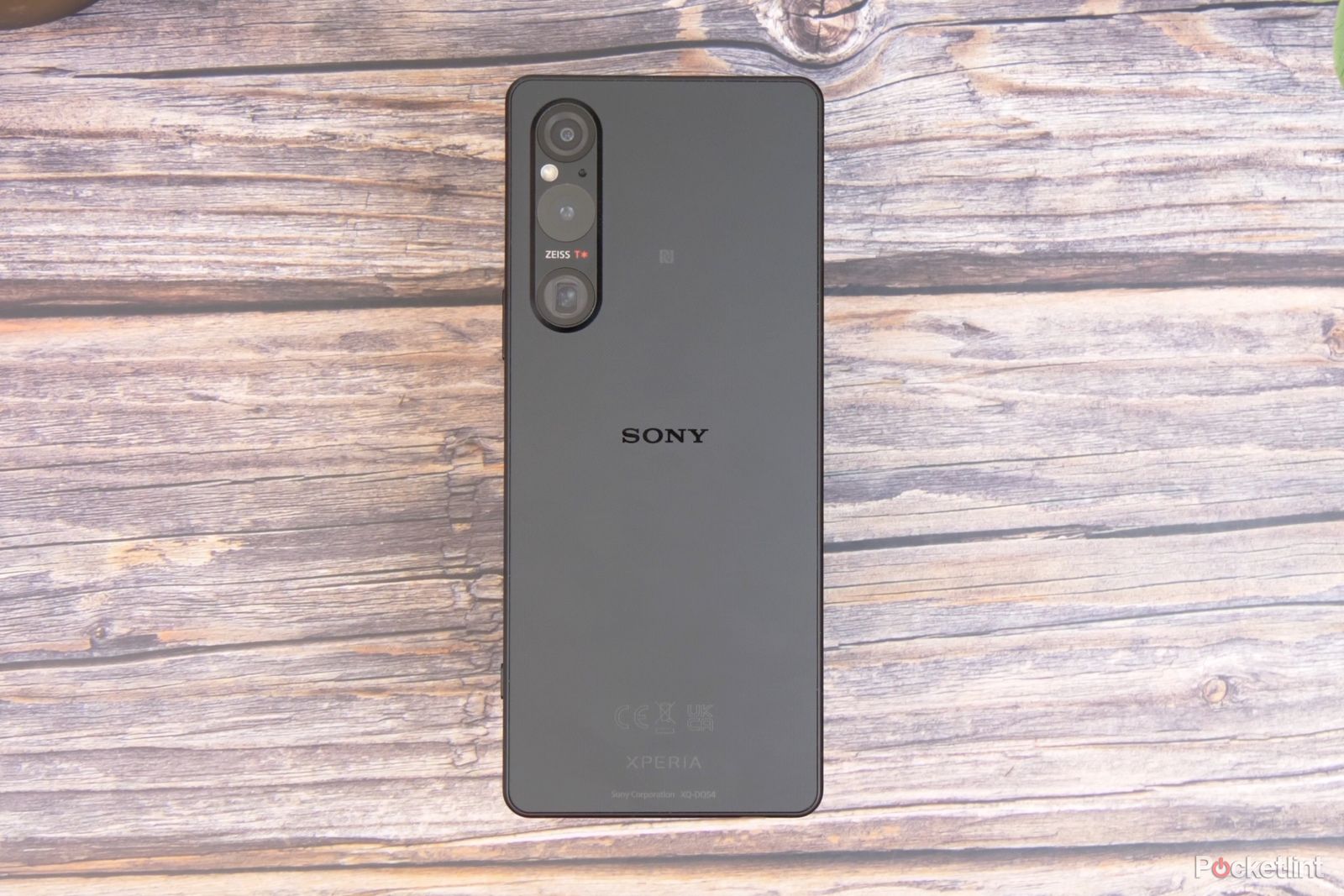 sony-xperia-1-v-review:-master-camera-gets-night-mode