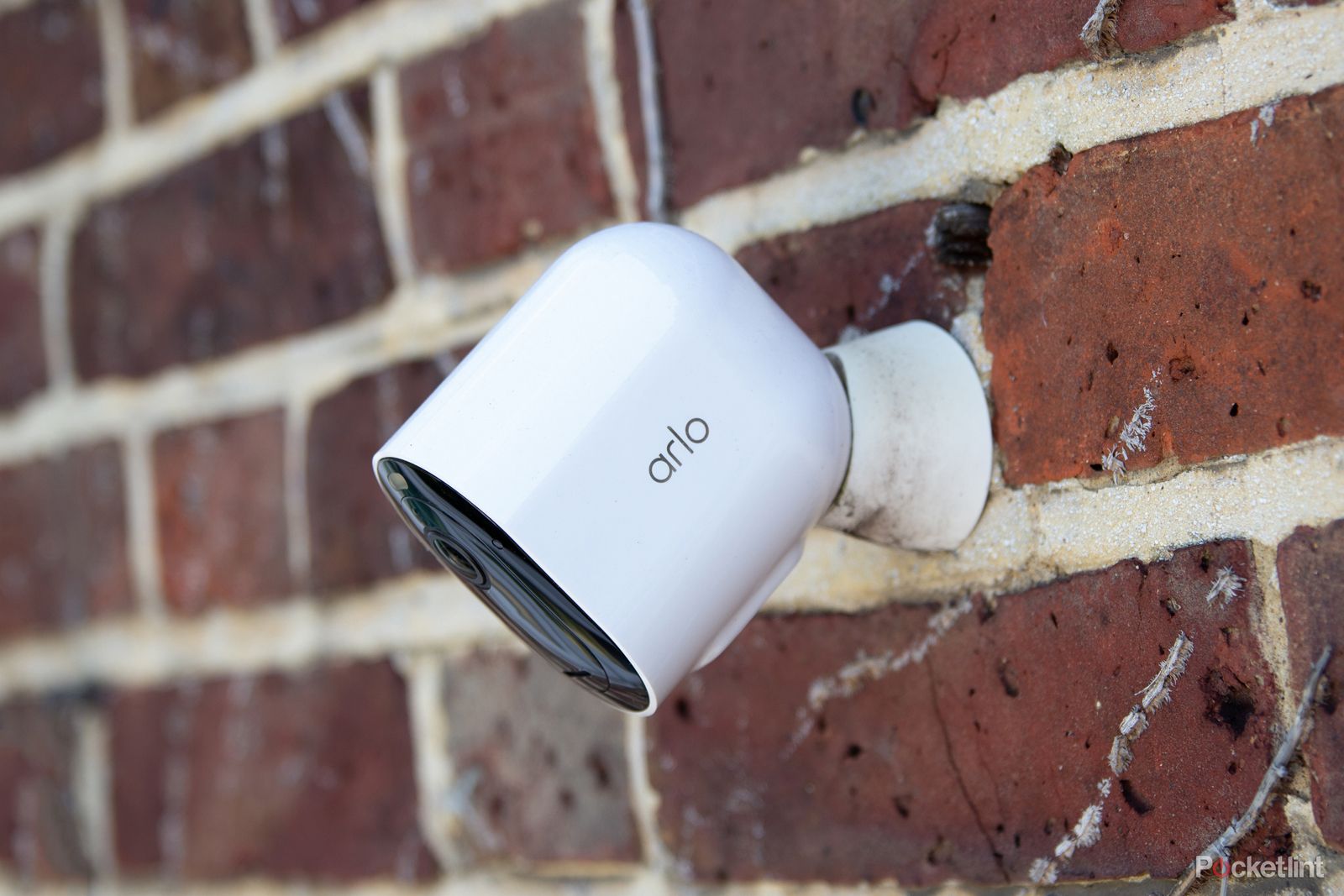 arlo-pro-5/5s-review:-a-top-choice-smart-camera