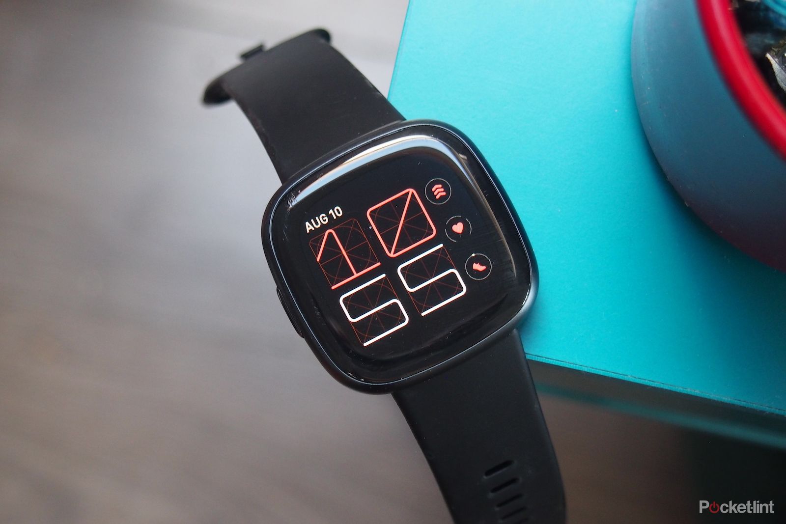 fitbit-versa-4-review:-not-so-smart-now