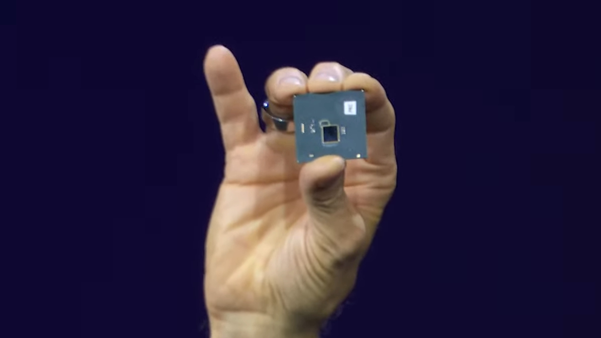 intel-flashes-world’s-first-ucie-connected-chiplet-based-cpu