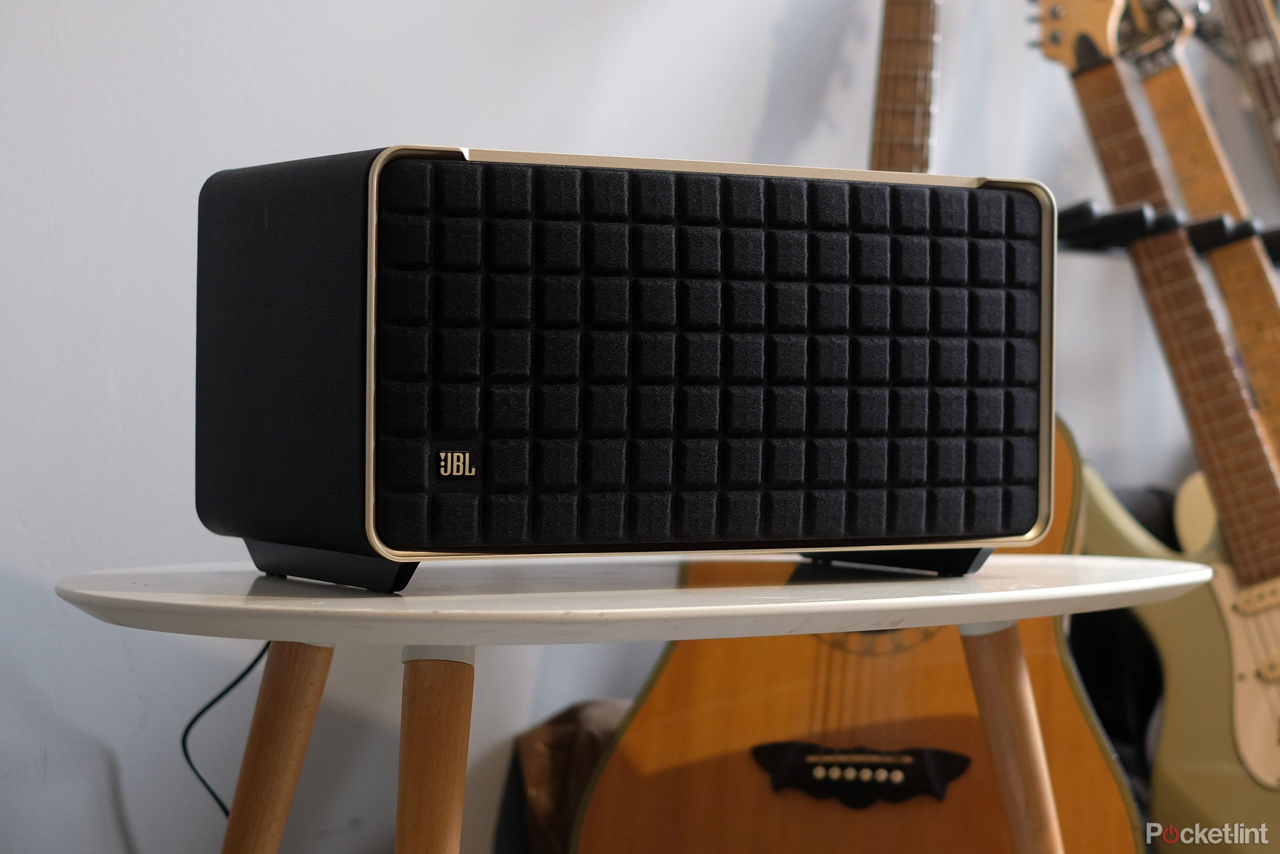 jbl-authentics-500-review:-loud,-bassy,-but-not-enough-refinement