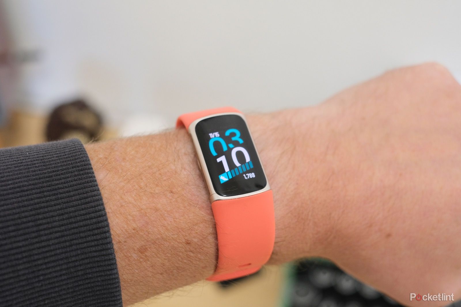 fitbit-charge-6-review:-a-fitness-tracker-built-with-smartwatch-dna