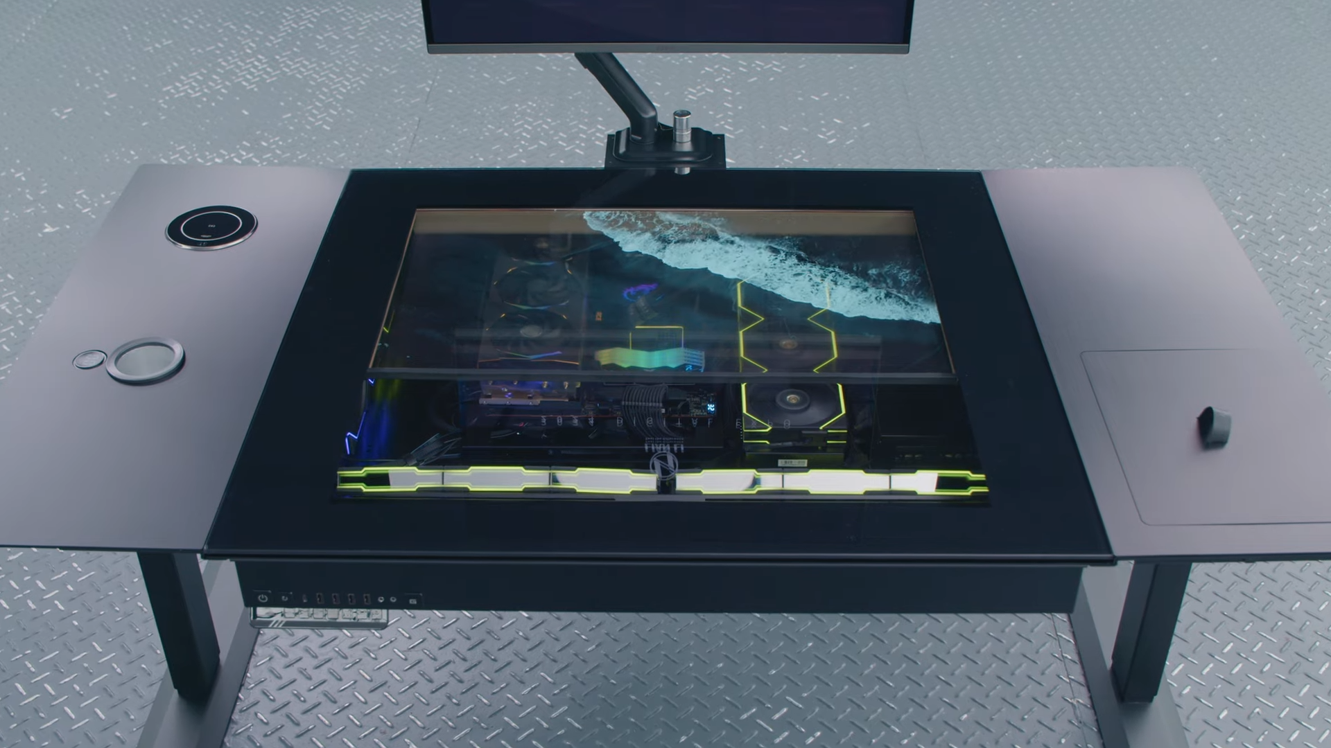 lian-li’s-protoype-desk-pc-case-has-a-transparent-oled-screen-built-into-it