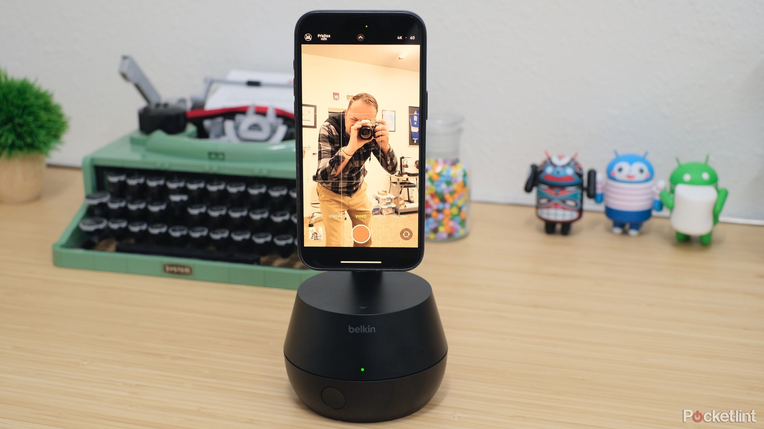 belkin-auto-tracking-stand-pro-review:-freedom-to-roam