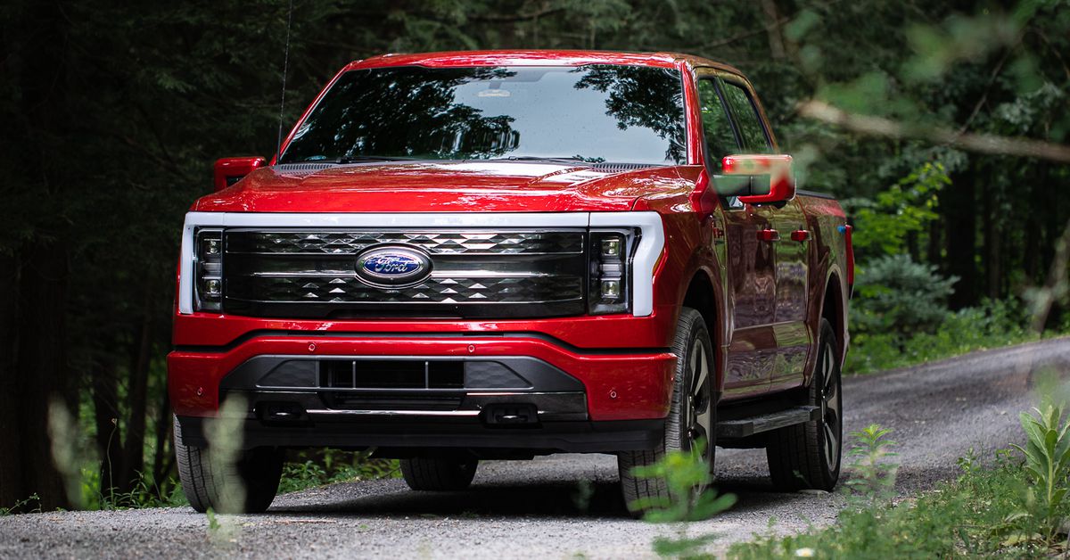 ford-stops-shipping-2024-f-150-lightnings-for-‘quality-checks’