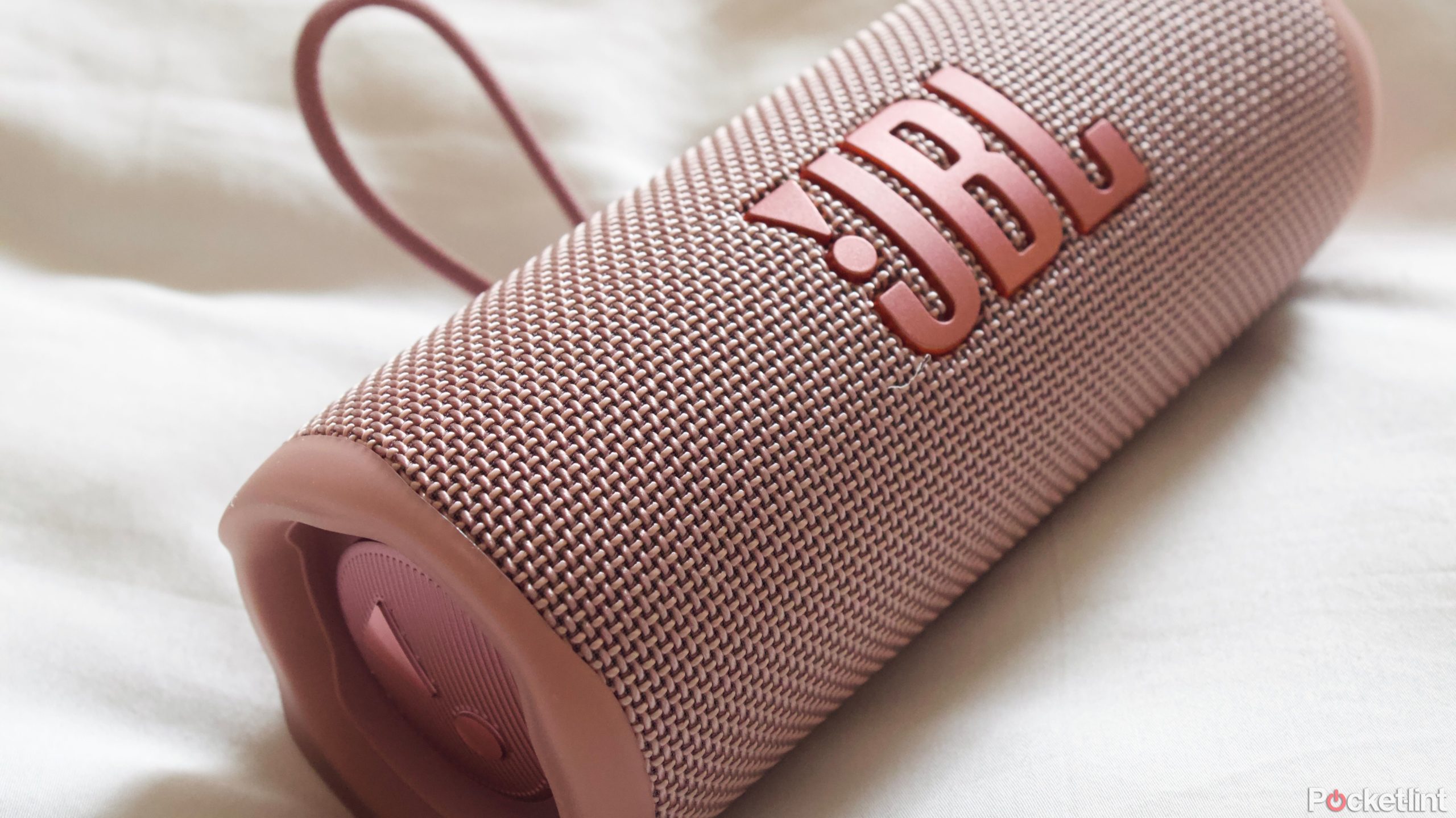 jbl-flip-6-review:-portable,-powerful-perfection