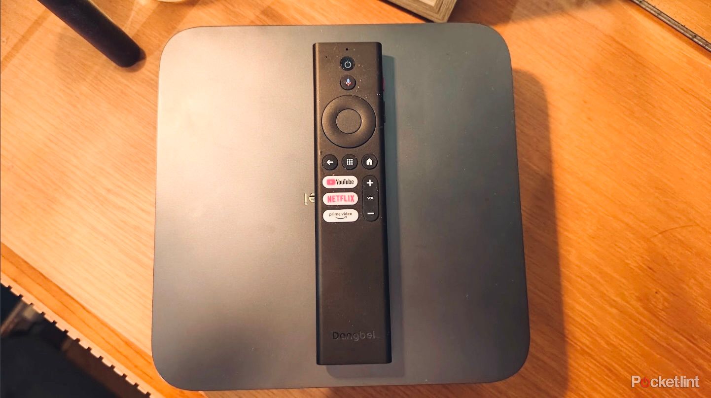 dangbei-atom-review:-a-pint-sized,-yet-powerful-projector