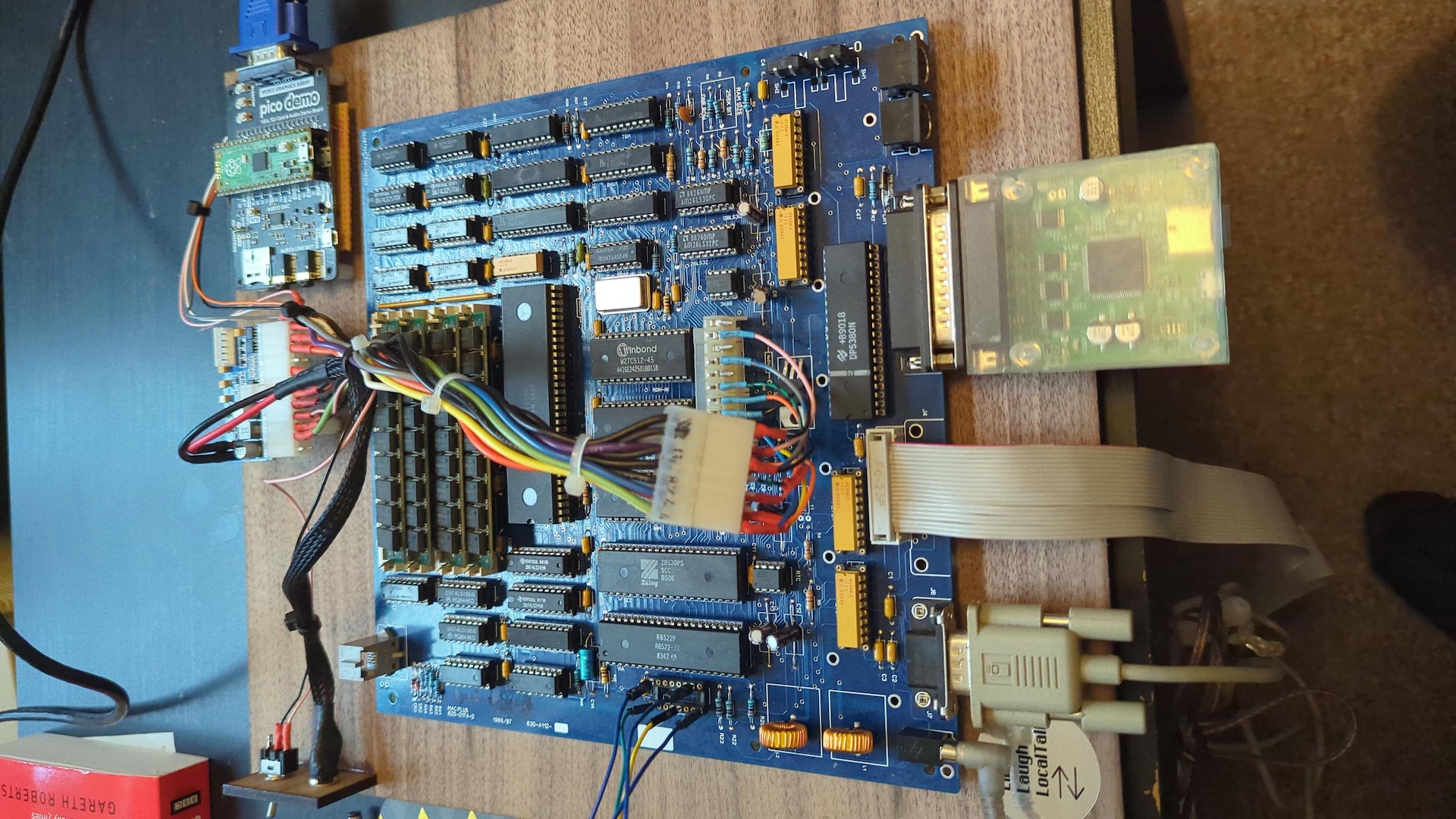 electronics-engineer-builds-1984-macintosh-plus-clone