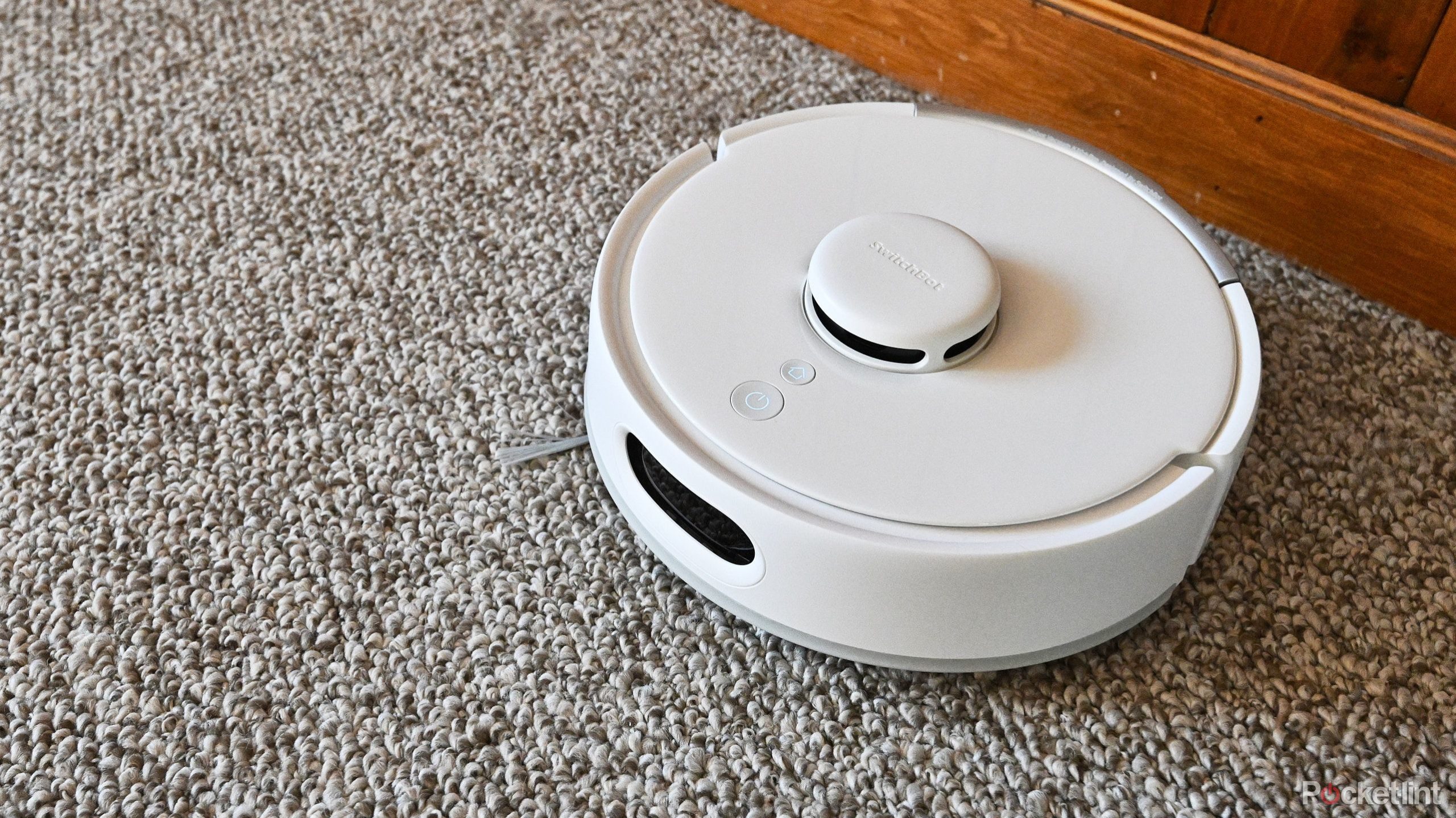 switchbot-mini-robot-vacuum-k10+-pro-review:-small-but-ineffective