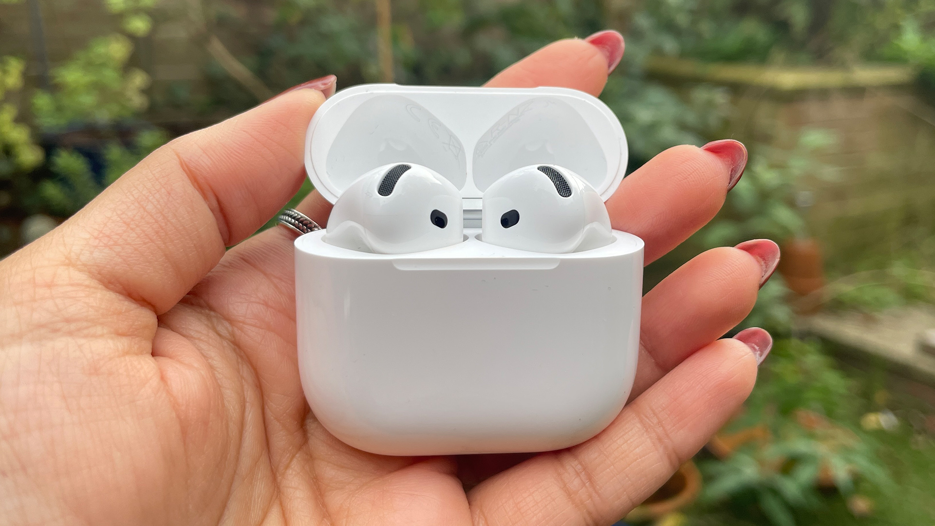 apple-airpods-4-with-active-noise-cancellation