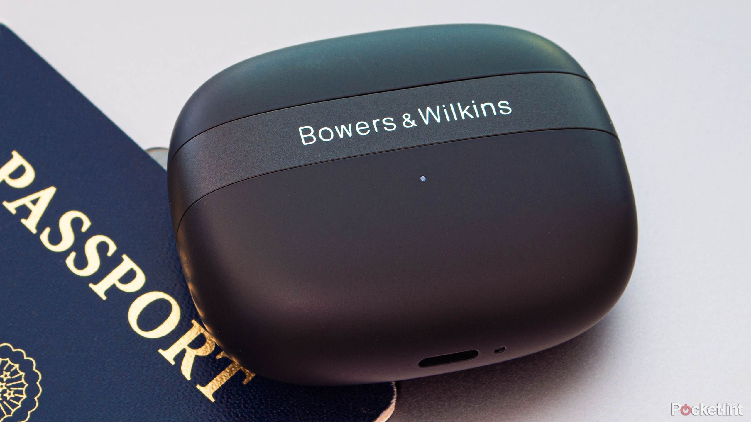 the-bowers-&-wilkins-pi8-are-an-audiophiles-dream-earbuds