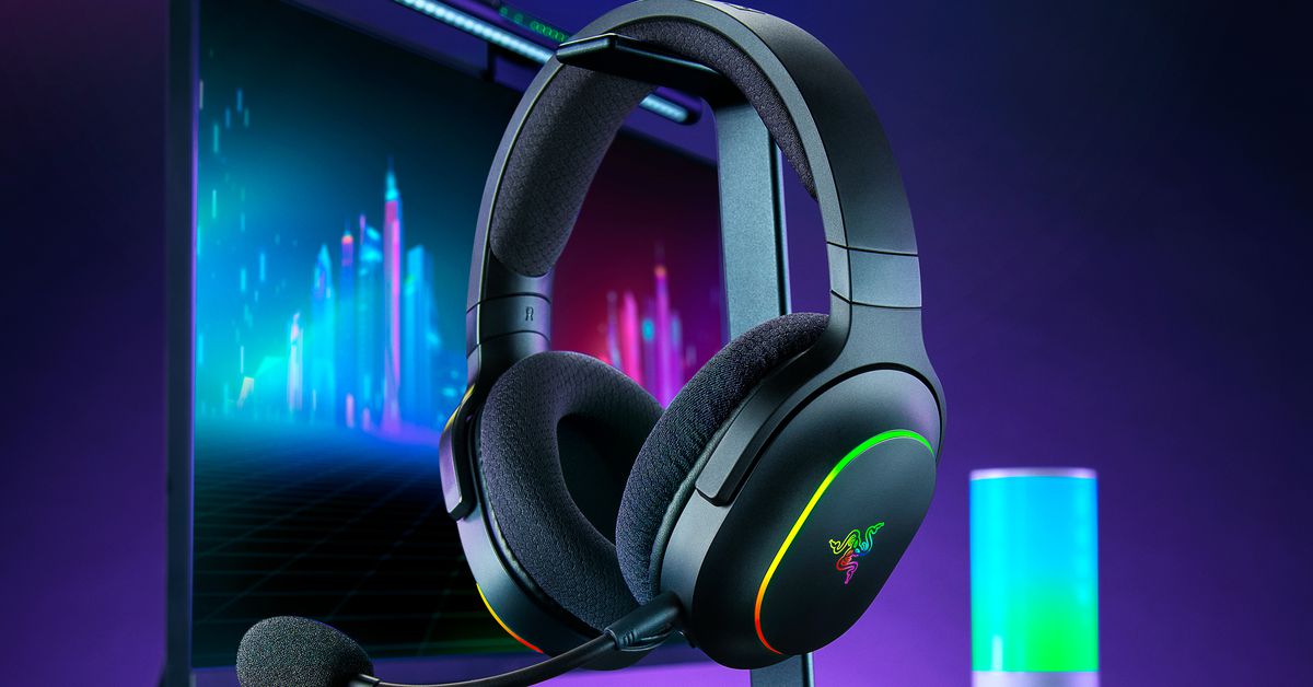 razer-added-rgb-lighting-to-its-barracuda-x-wireless-headphones