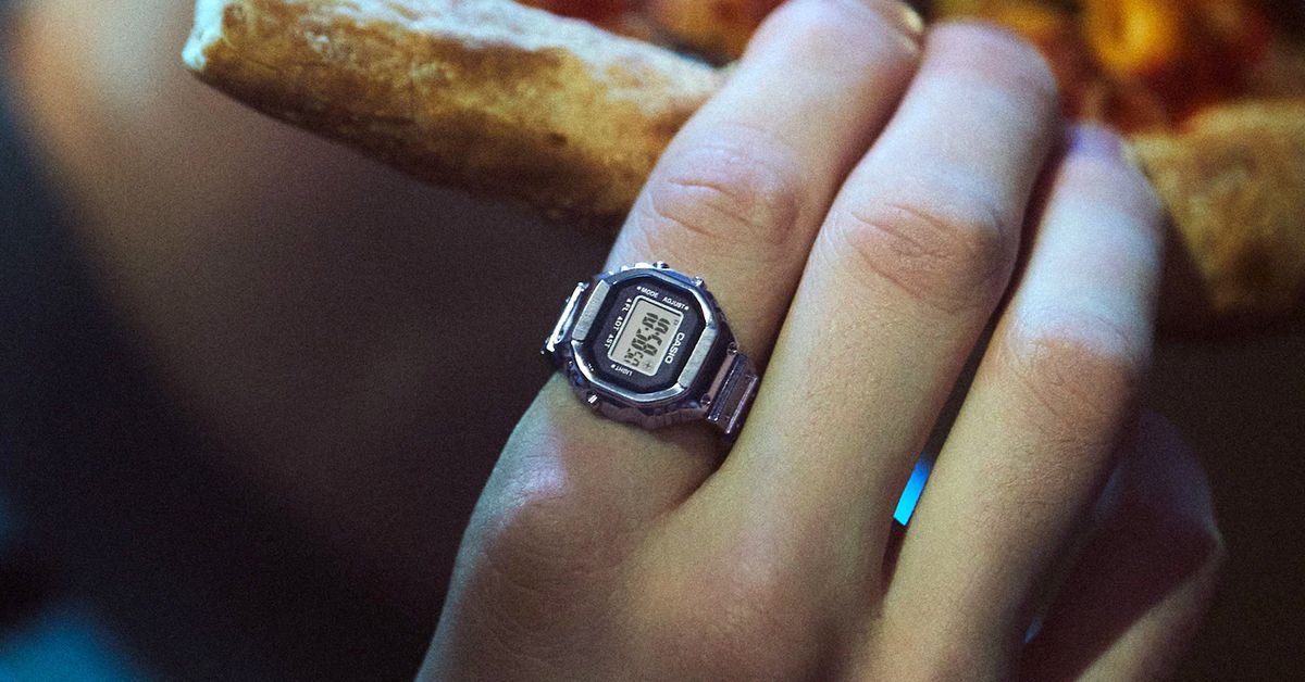 casio’s-first-smart-ring-has-innovative-features-like-a-stopwatch-and-flashing-alarm