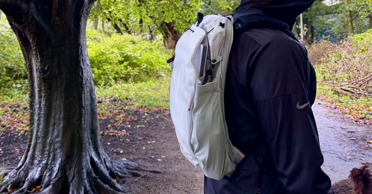 peak-design’s-outdoor-backpack-is-a-more-versatile-everyday-bag