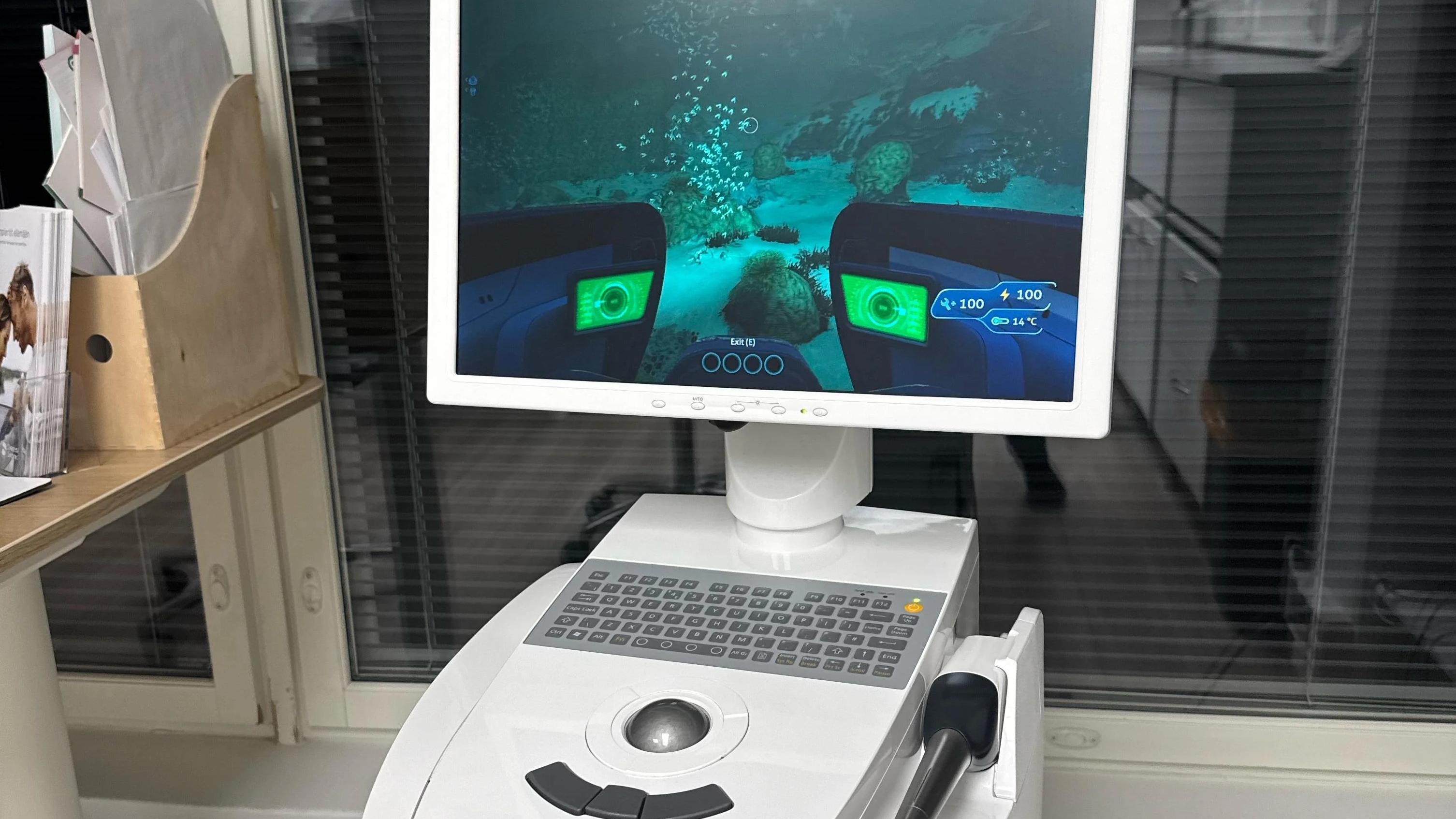 game-played-on-a-3d-dental-scanner-with-an-old-intel-cpu-and-amd-gpu-—-up-to-700-fps-on-counter-strike:-source