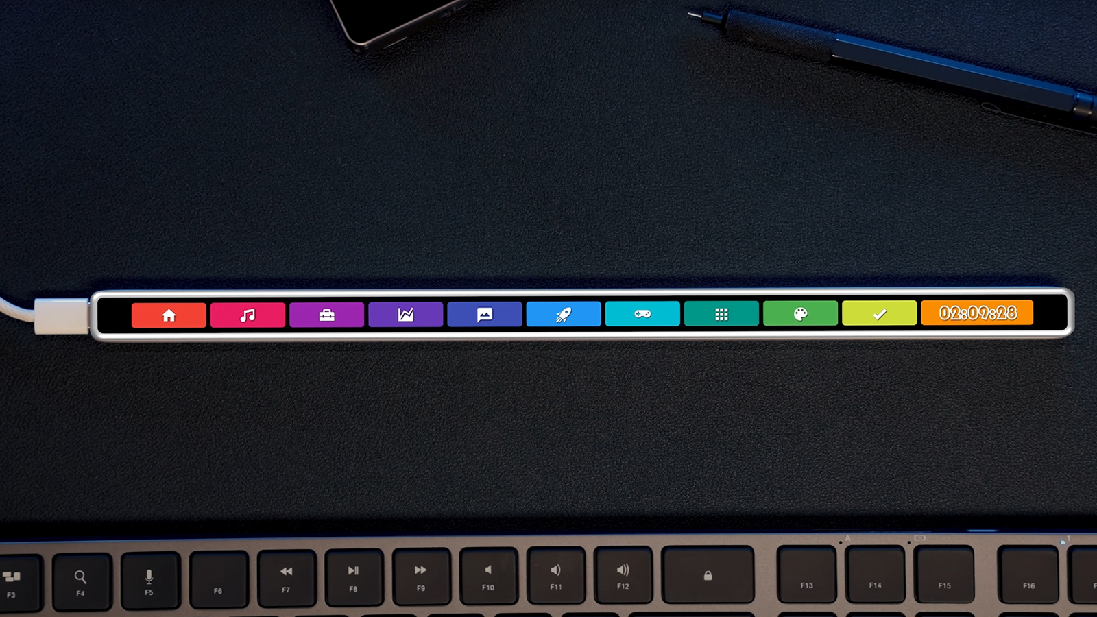 apple-touch-bar-turns-into-a-$119-standalone-gadget-—-flexbar-features-a-10-inch-aluminum-body-with-a-2k-amoled-display-that-communicates-with-a-usb-c-cable