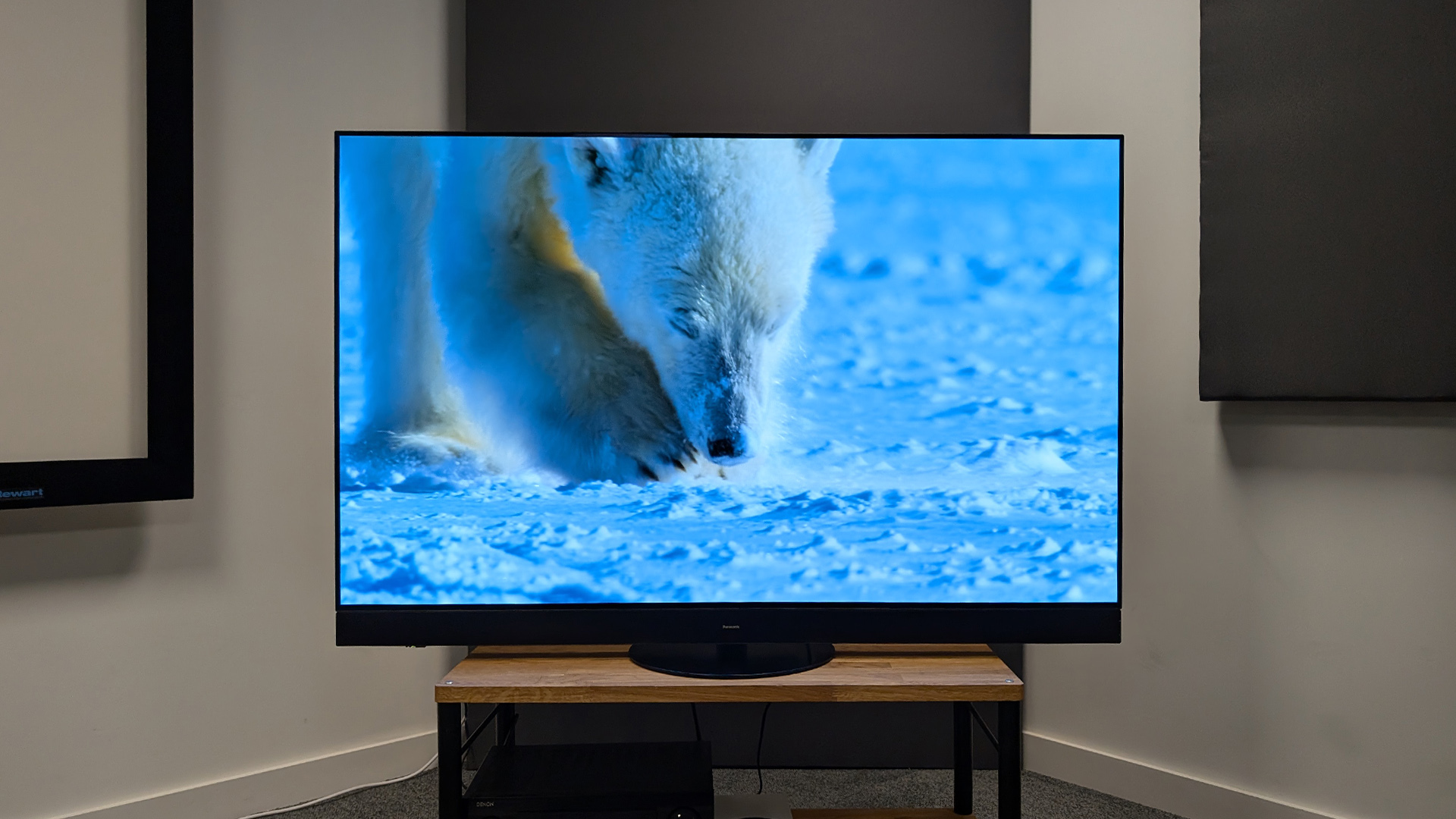 you-can-still-get-our-one-of-our-editor’s-favourite-5-star-oled-tvs-heavily-discounted