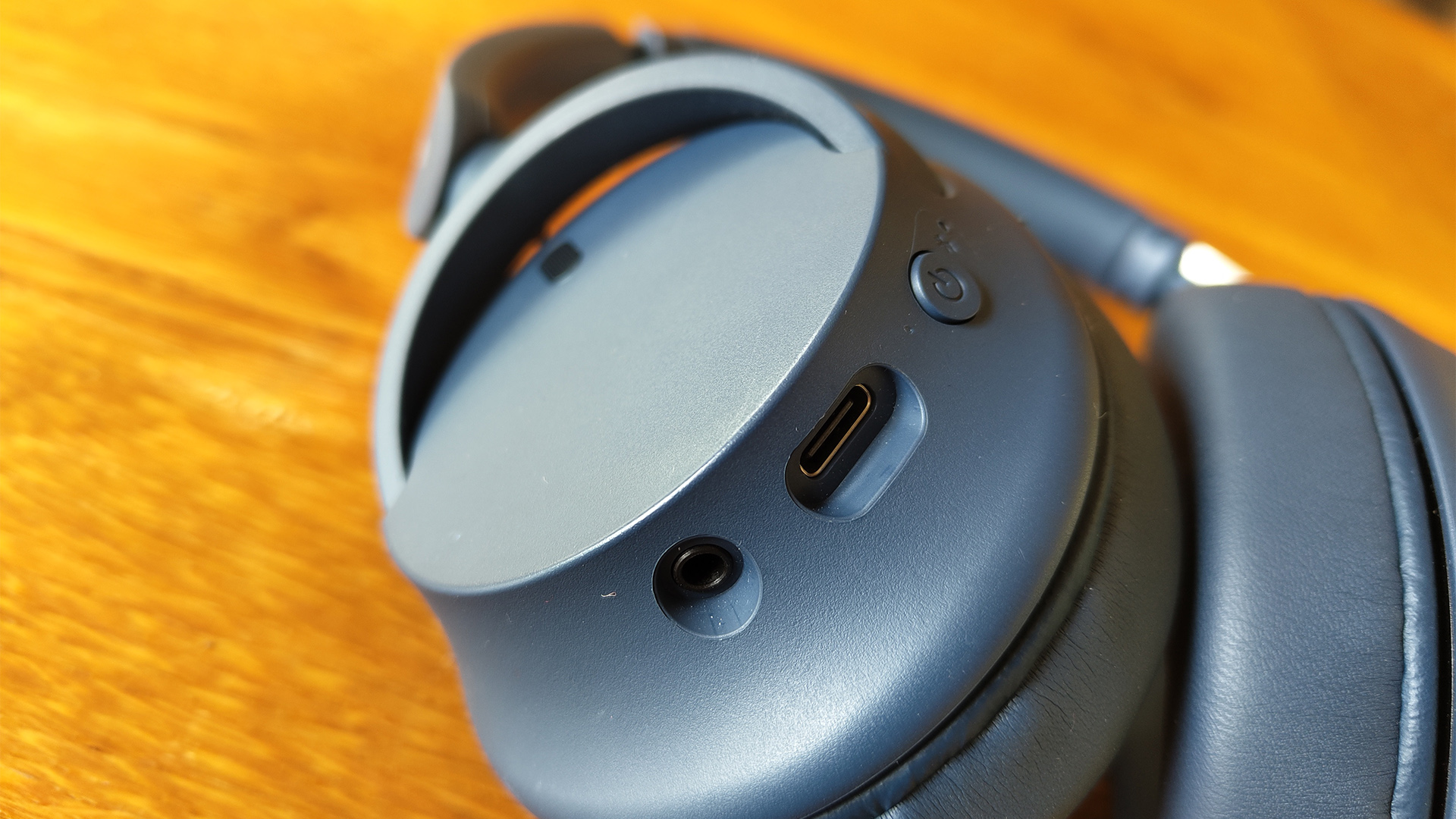 what-is-transparency-mode?-which-headphones-have-it?