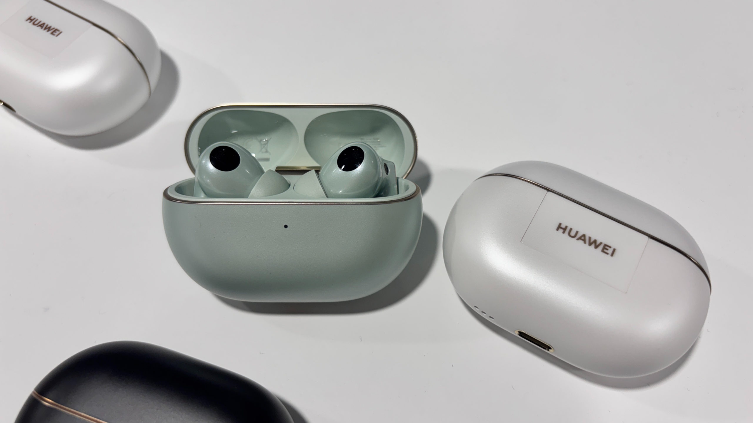 huawei’s-flagship-30-hour-wireless-earbuds-vow-to-“set-new-audio-standards”