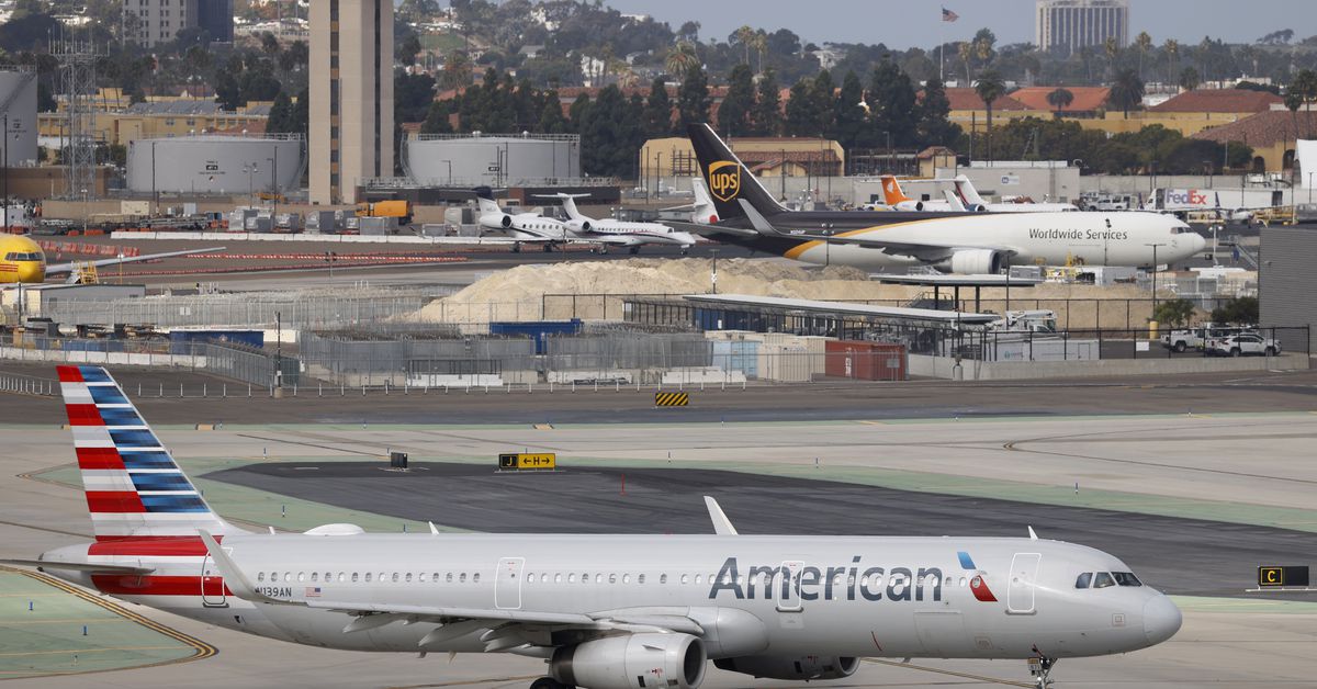 american-airlines-‘technical-issue’-grounds-flights-across-the-us