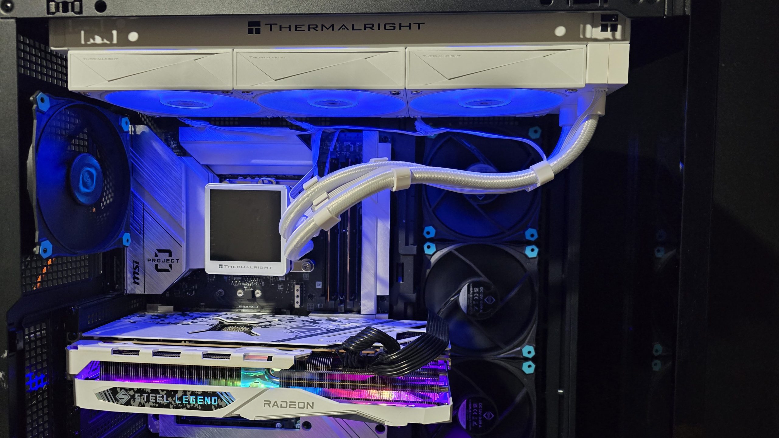 thermalright-grand-vision-360-review:-it’s-not-a-competition,-it-is-a-massacre-(again)