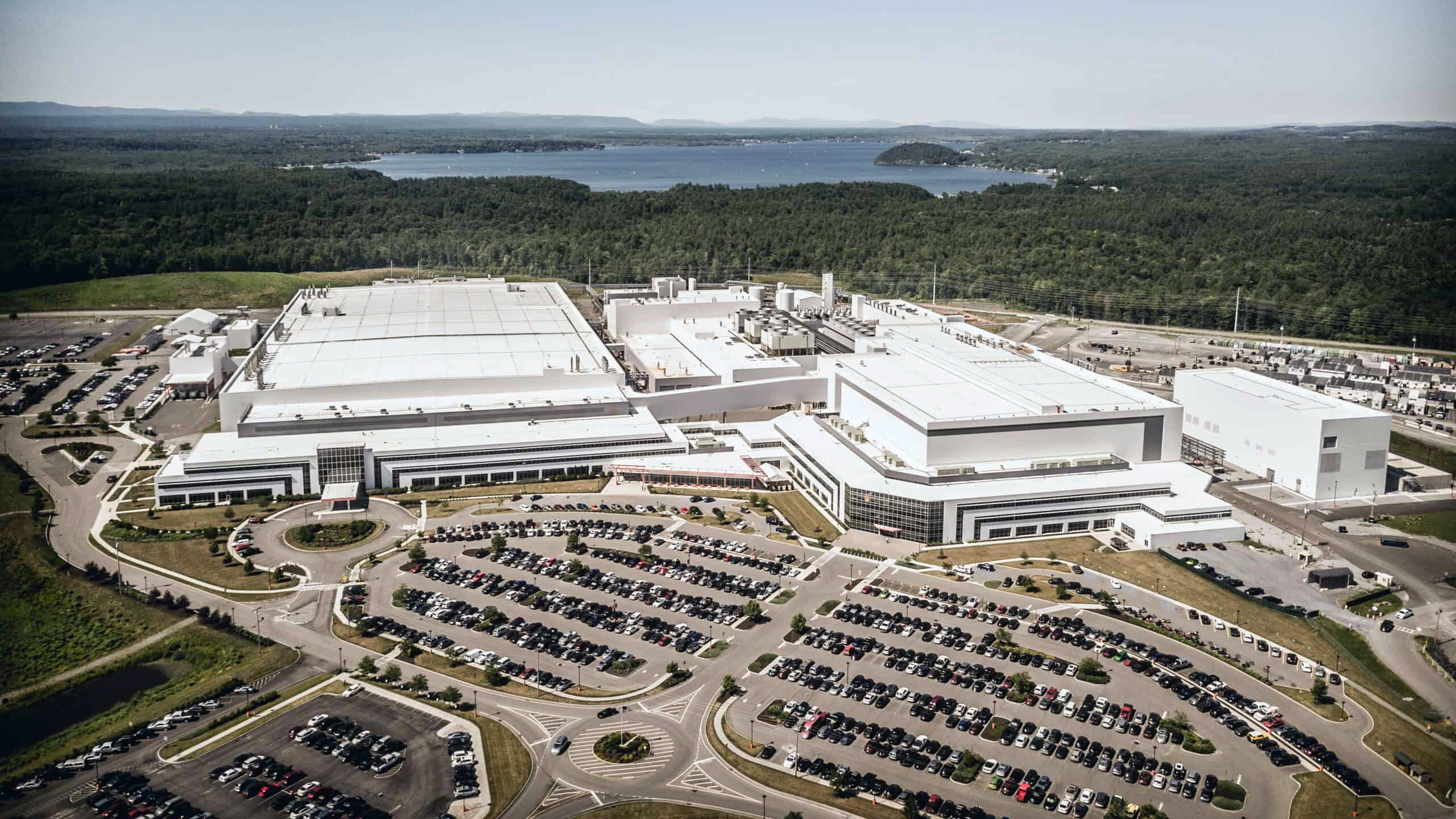 globalfoundries-to-expand-new-york-fab-—-announces-new-$575-million-advanced-packaging-and-photonics-facility