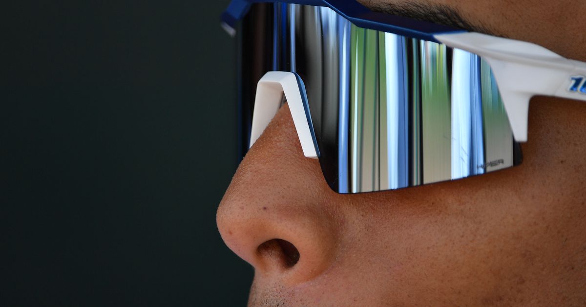 meta’s-next-smart-glasses-may-be-with-oakley