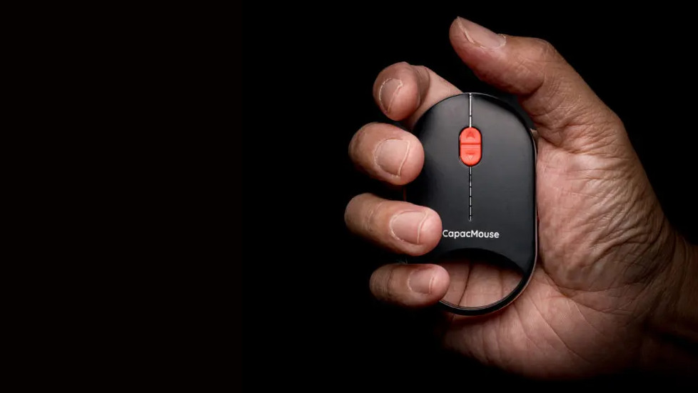 incredibly-tiny-pressure-sensitive-mouse-can-be-latched-onto-a-keychain-like-a-sleek-car-remote