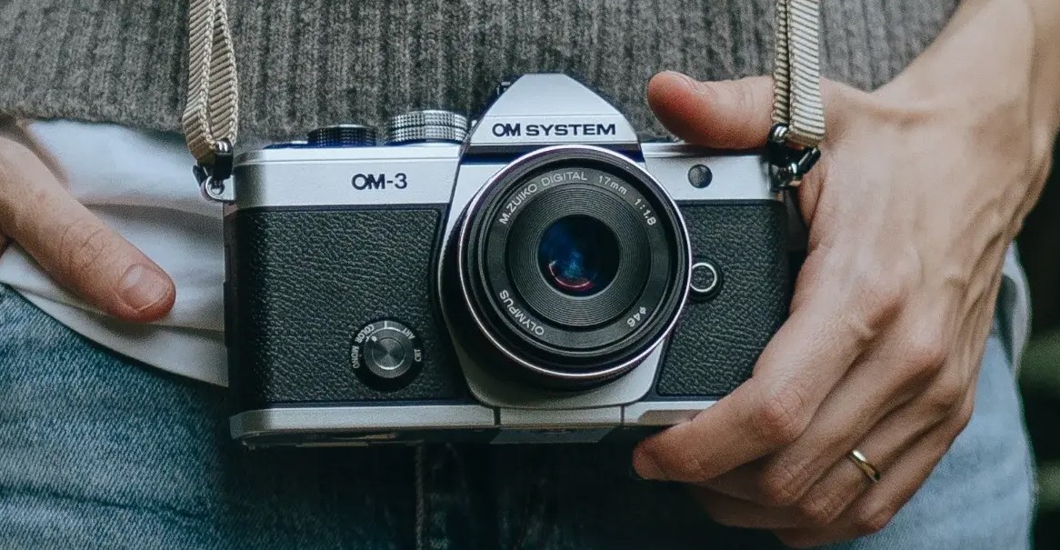 this-vintage-looking-camera-has-a-button-for-computational-photography