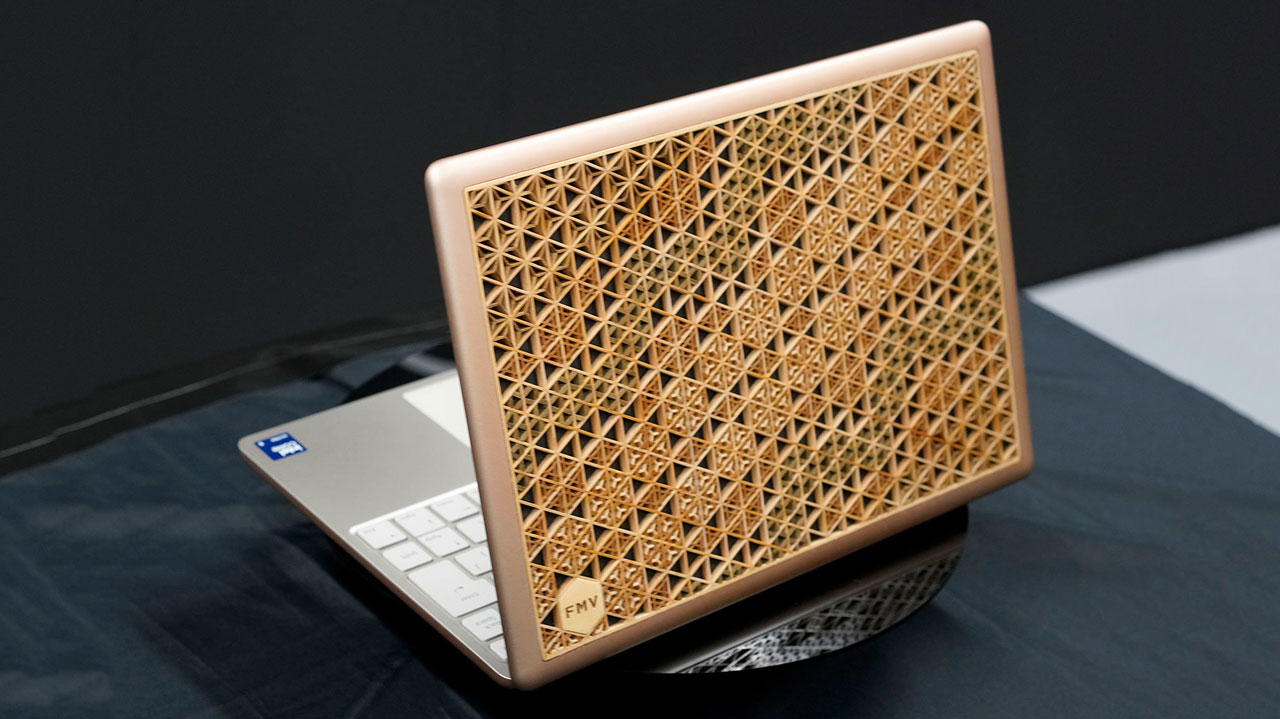 fujitsu-celebrates-50-million-laptops-produced-with-one-off-exquisite-kumiko-wooden-lid-model